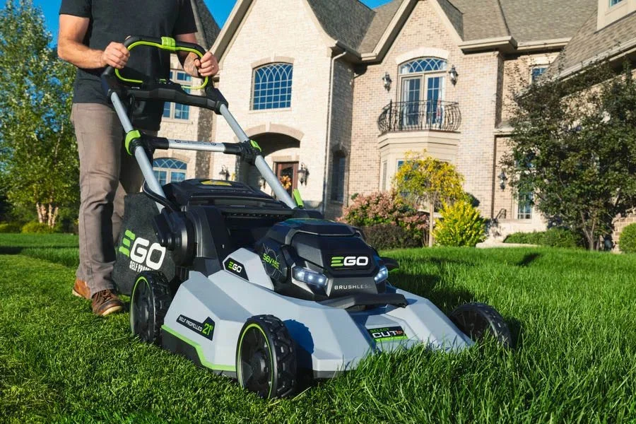 self propelled battery lawnmower